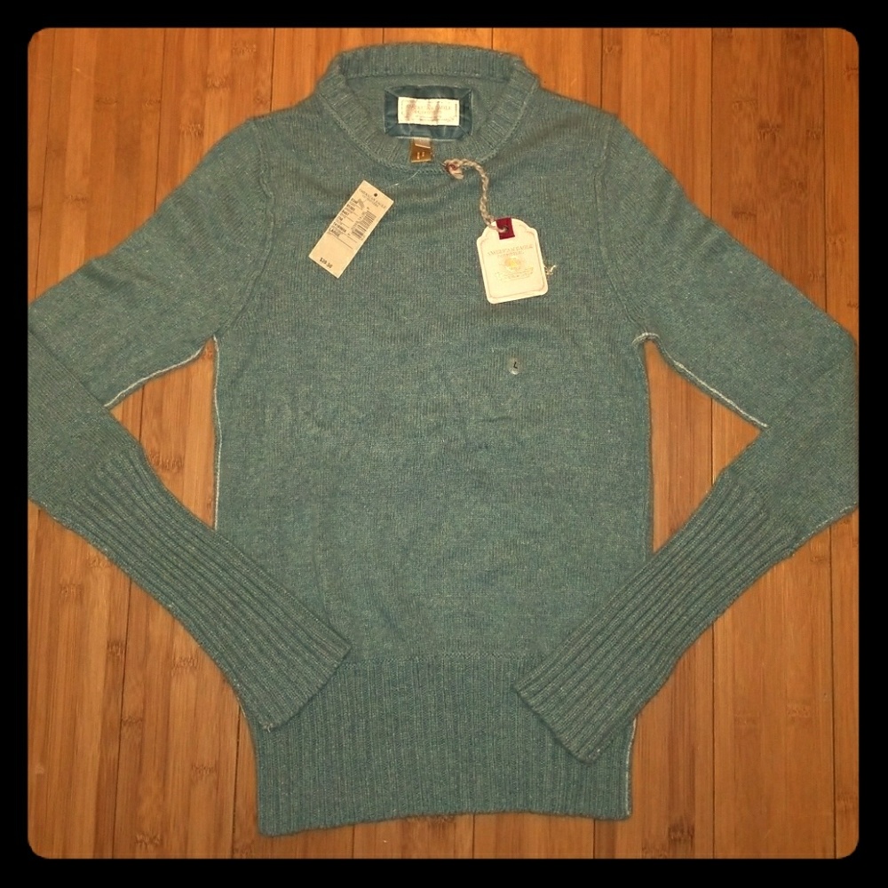 Beautiful Vintage, seafoam green soft sweater.